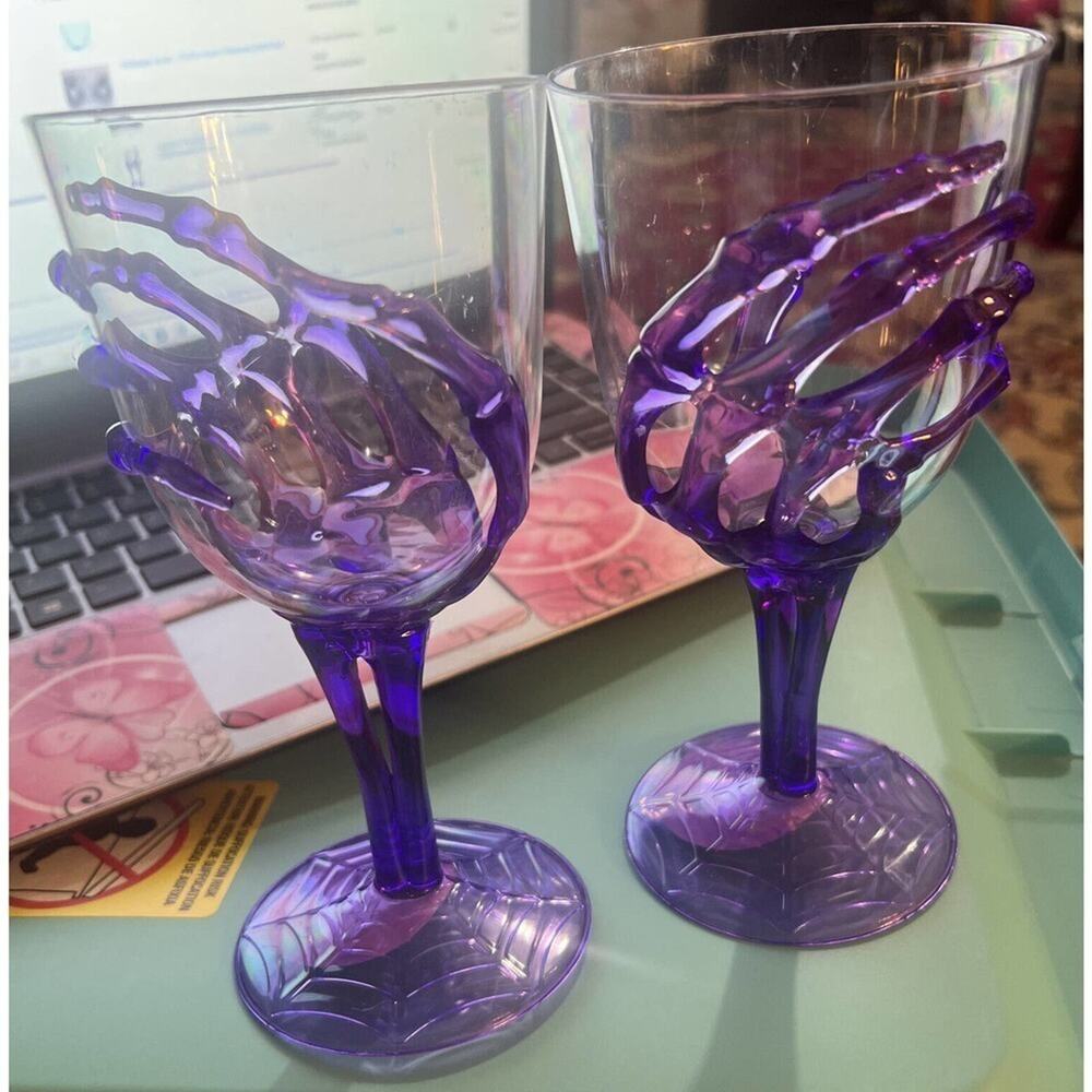 DRINKING GLASSES RESIN Lot Of 2 Purple‎ Skeleton Hand Resin Wine Glasses